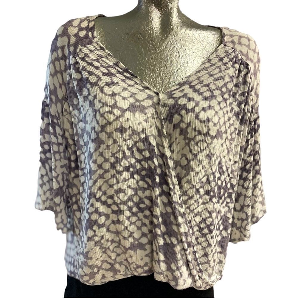 MOD on Trend wrap front V neck, flowy, short sleeve, size L